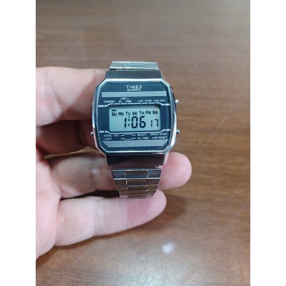 VTG Timex Mens Silver Black Stretch Band Digital Quartz Watch WORKS PERFECTLY - Picture 1 of 9